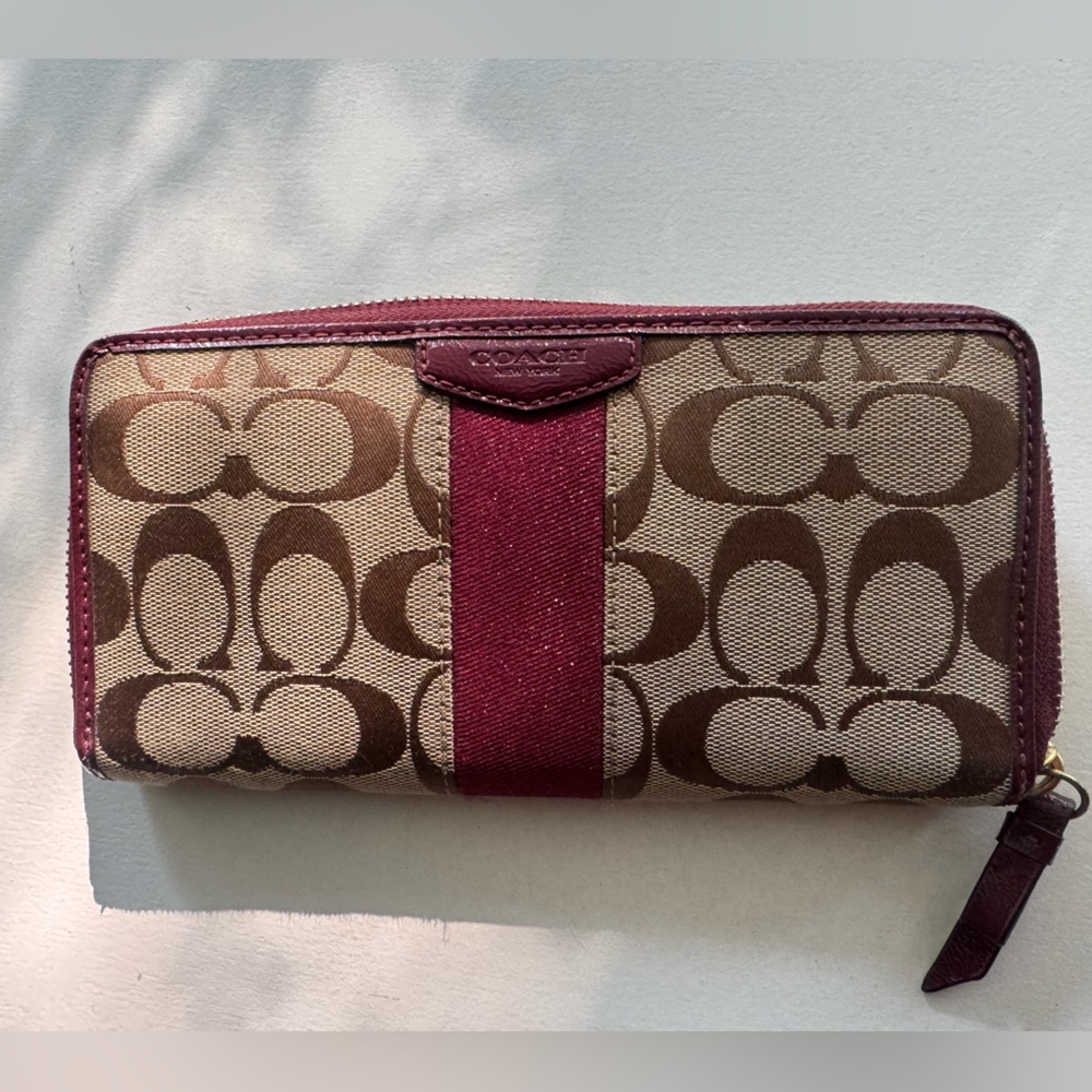 👜 Y2K Coach Signature Zip Wallet – Burgundy & Canvas – So Cute! 💼✨